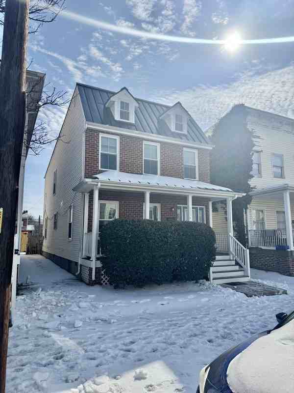 1214 Bainbridge St - Photo 2 of 18