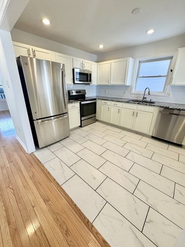 1214 Bainbridge St - Photo 5 of 18