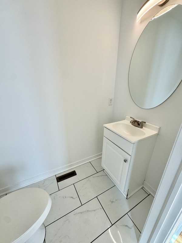 1214 Bainbridge St - Photo 7 of 18