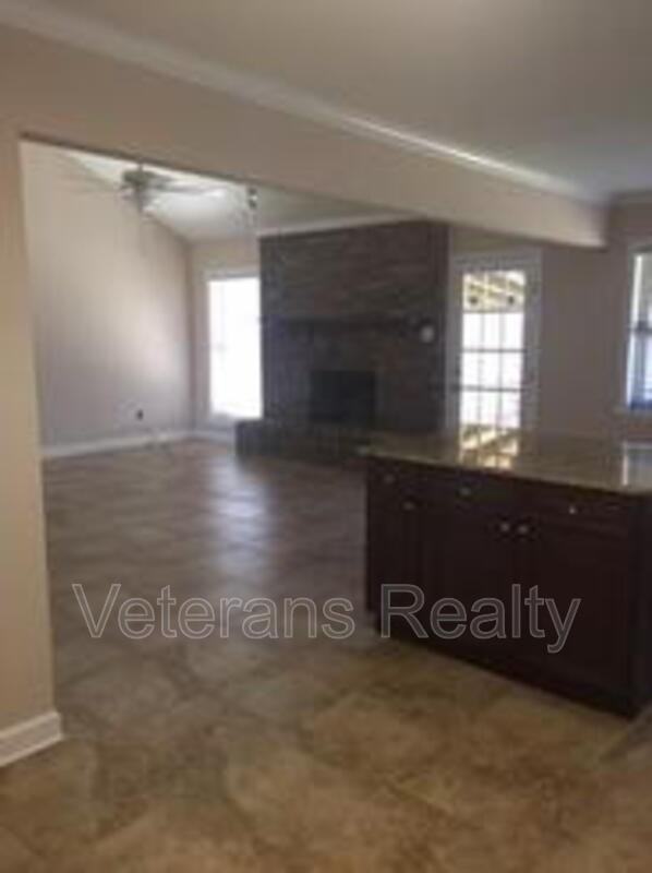 2135 Baywood Dr - Photo 4 of 15