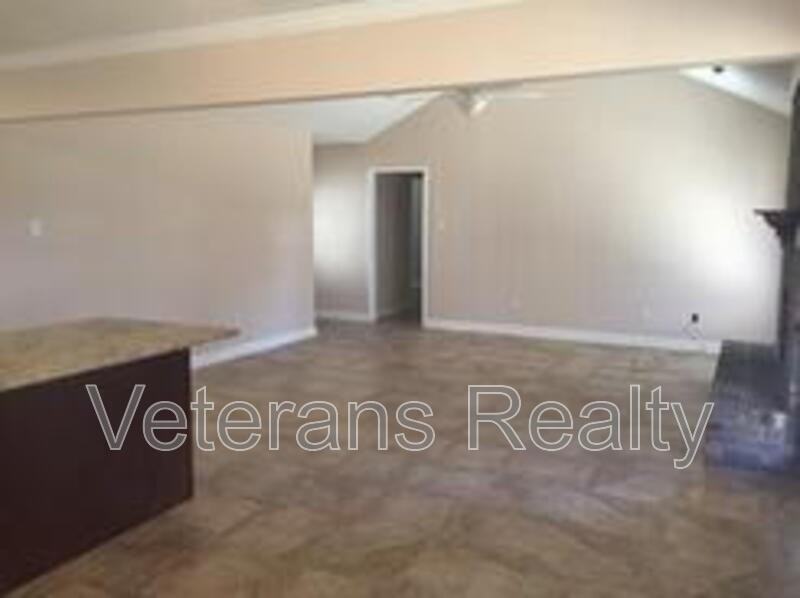 2135 Baywood Dr - Photo 5 of 15