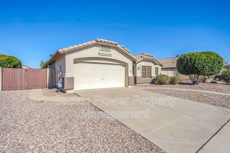 2392 E Morelos St - Photo 3 of 50