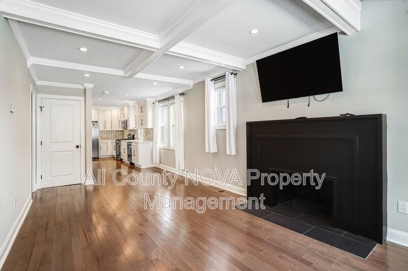 6219 Piney Branch Rd Nw - Photo 5 of 50