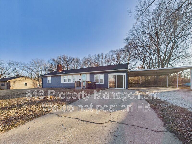 8203 E 53rd St - Photo 2 of 33