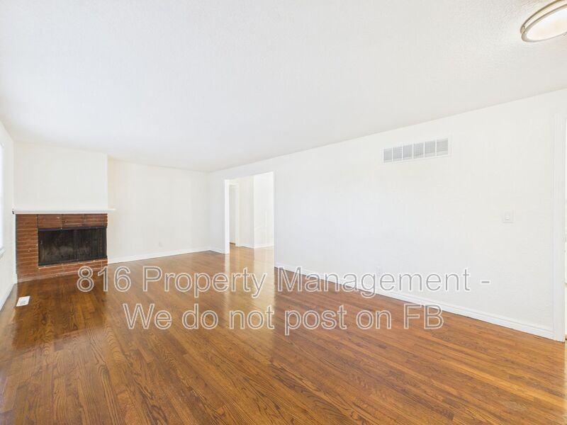 8203 E 53rd St - Photo 3 of 33