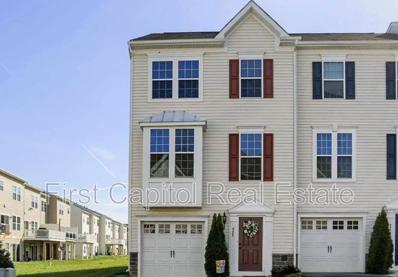923 Stonehaven Way - Photo 2 of 43