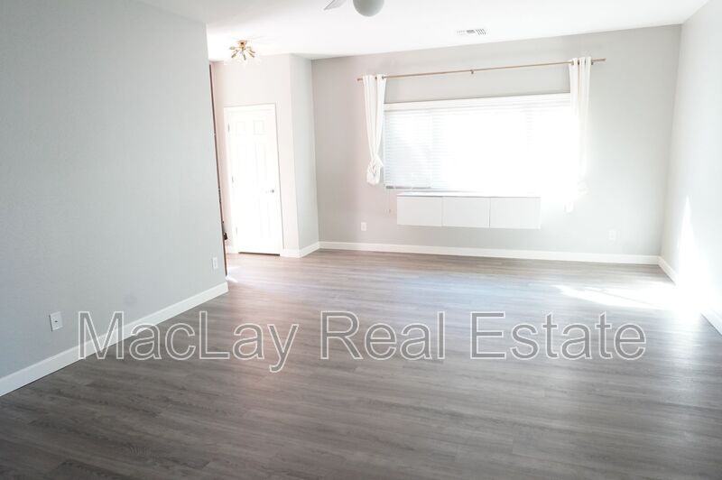 826 W Harvest Rd - Photo 5 of 13