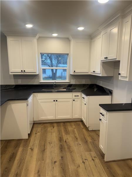 207 Laurel Ln - Photo 4 of 23