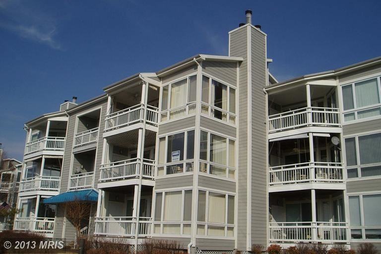 422 Oyster Cove Dr #2B - Photo 2 of 10