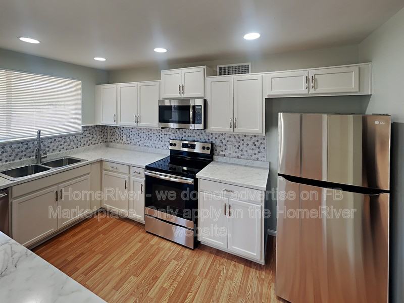 2926 N 52nd Dr - Photo 5 of 20