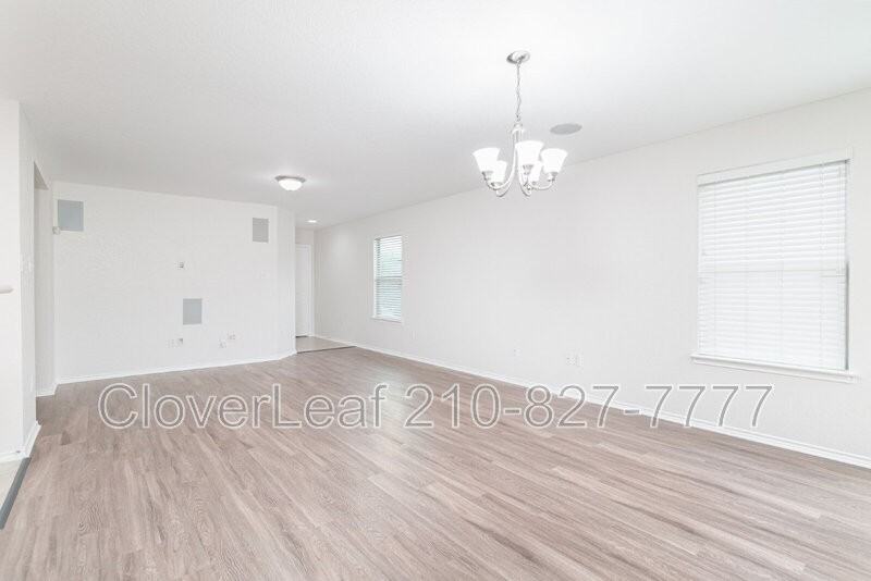 2302 Sundrop Bay - Photo 4 of 23