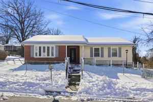 featured image of 4315 Spencer St