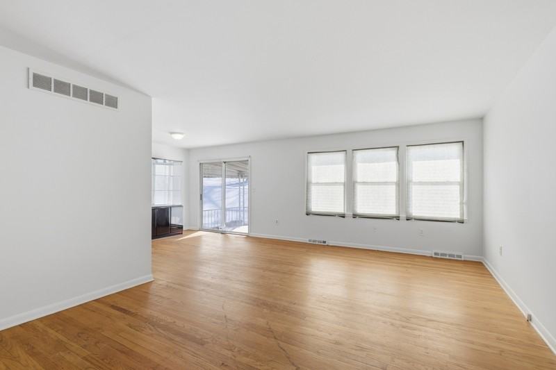 4315 Spencer St - Photo 2 of 16