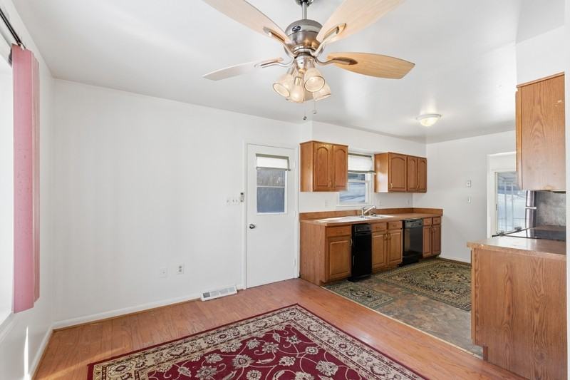 4315 Spencer St - Photo 7 of 16