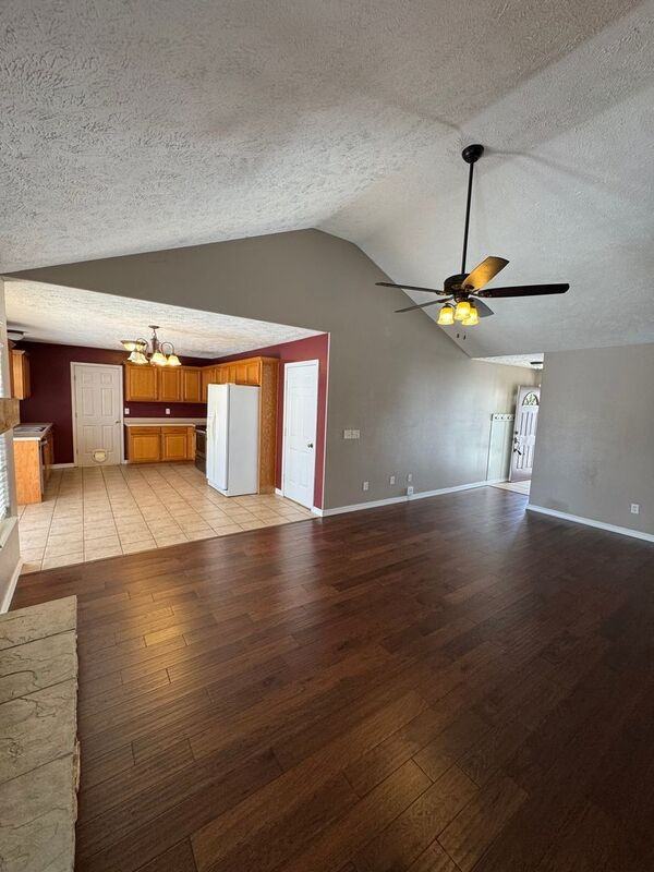 126 N Cedarwood Ave - Photo 3 of 13