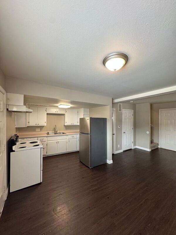 2929 E University St #11 - Photo 3 of 14