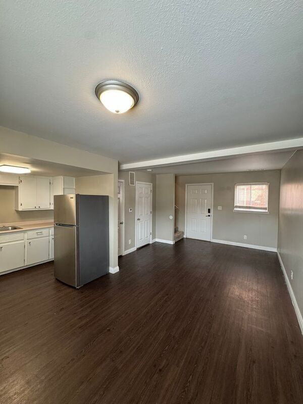 2929 E University St #11 - Photo 4 of 14