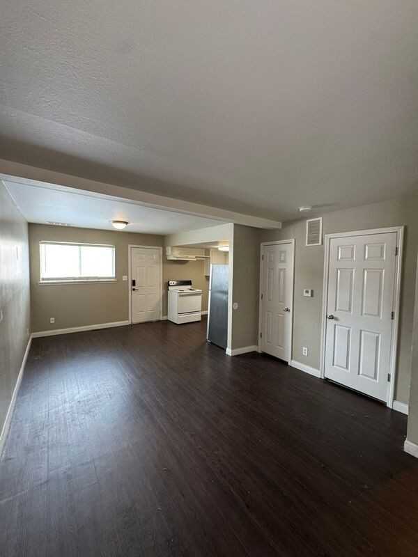 2929 E University St #11 - Photo 6 of 14