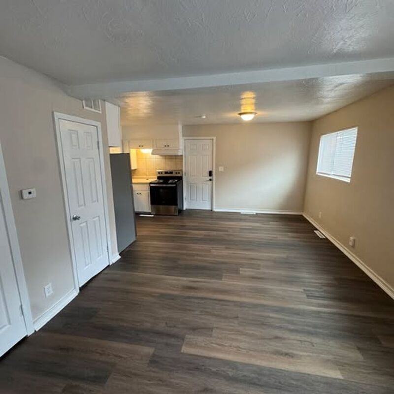 2943 E University St #12 - Photo 4 of 15