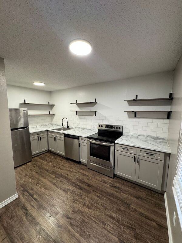 1138 E Walnut St #2 - Photo 3 of 13