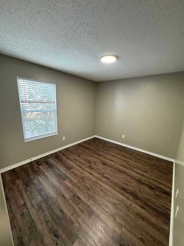 1138 E Walnut St #2 - Photo 6 of 13