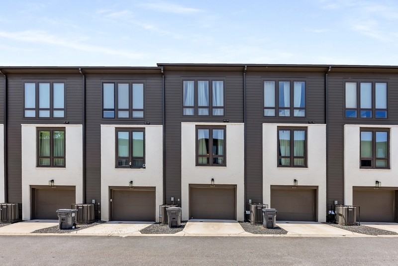 449 Parkway Dr Ne - Photo 2 of 25