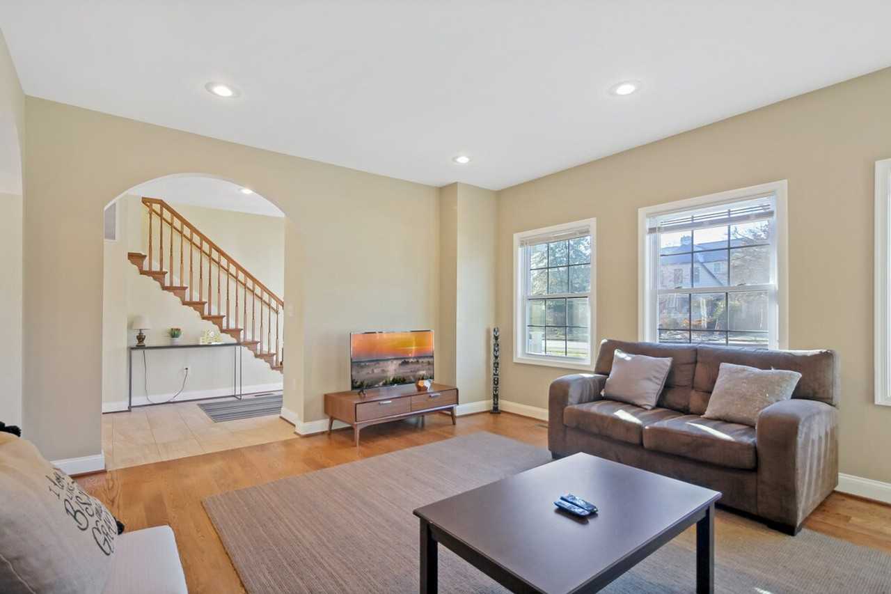 624 S Washington St #1395358P - Photo 3 of 50