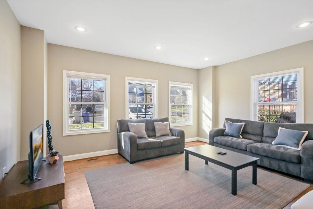 624 S Washington St #1395358P - Photo 6 of 50