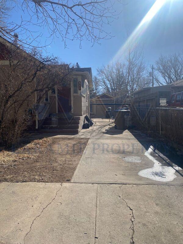 911 S 9th St - Photo 2 of 23