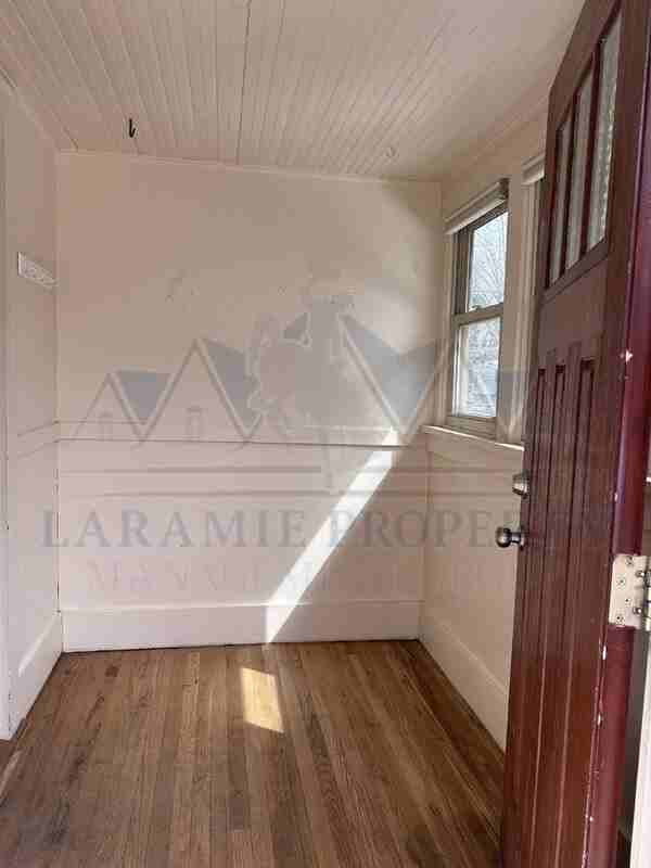 911 S 9th St - Photo 6 of 23