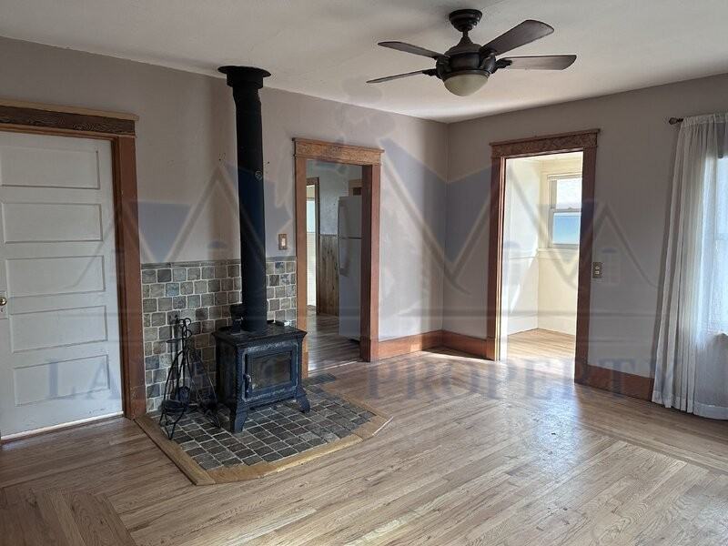 911 S 9th St - Photo 7 of 22