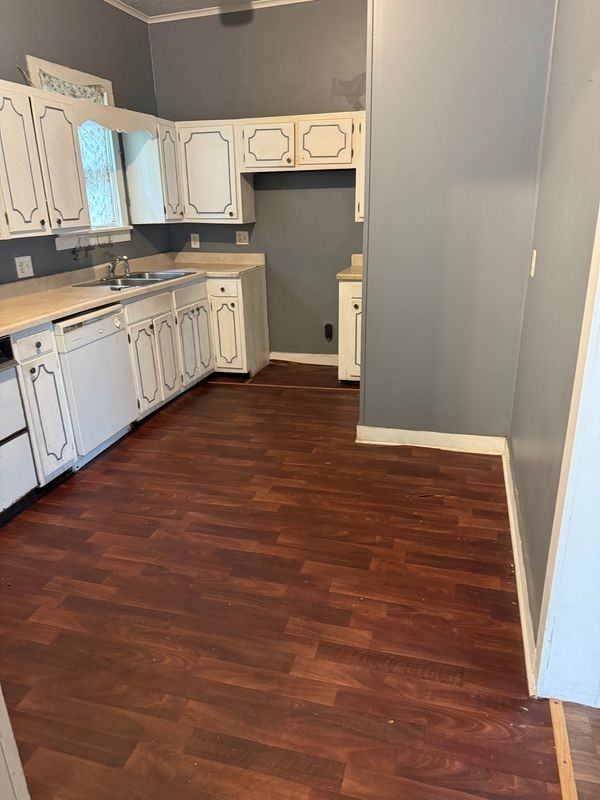 819 E 4th St - Photo 2 of 3