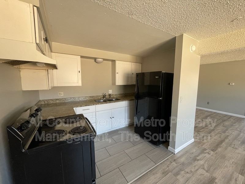 1720 Chester St #2 - Photo 3 of 11