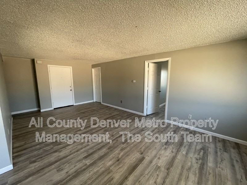 1720 Chester St #2 - Photo 5 of 11