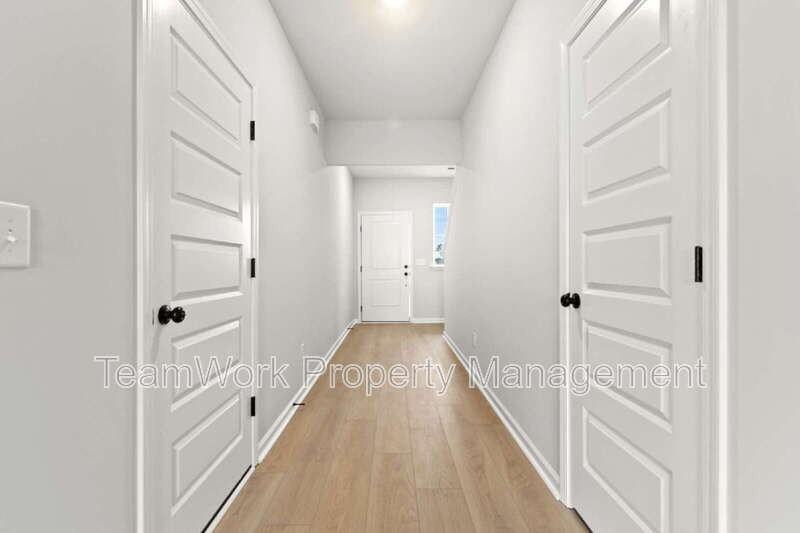 658 Culpepper St - Photo 4 of 27