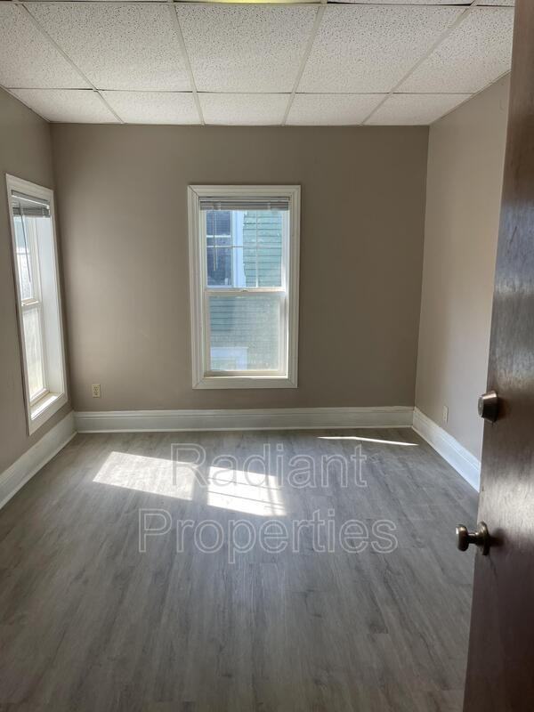 415 Boone St #4 - Photo 2 of 8