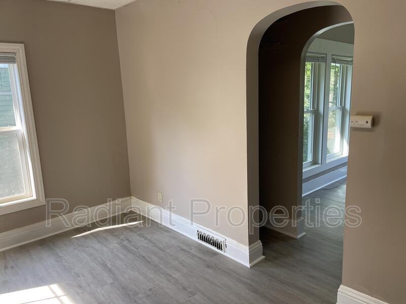 415 Boone St #4 - Photo 3 of 8