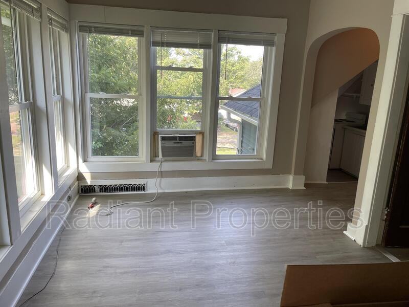 415 Boone St #4 - Photo 4 of 8