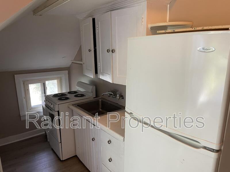 415 Boone St #4 - Photo 5 of 8