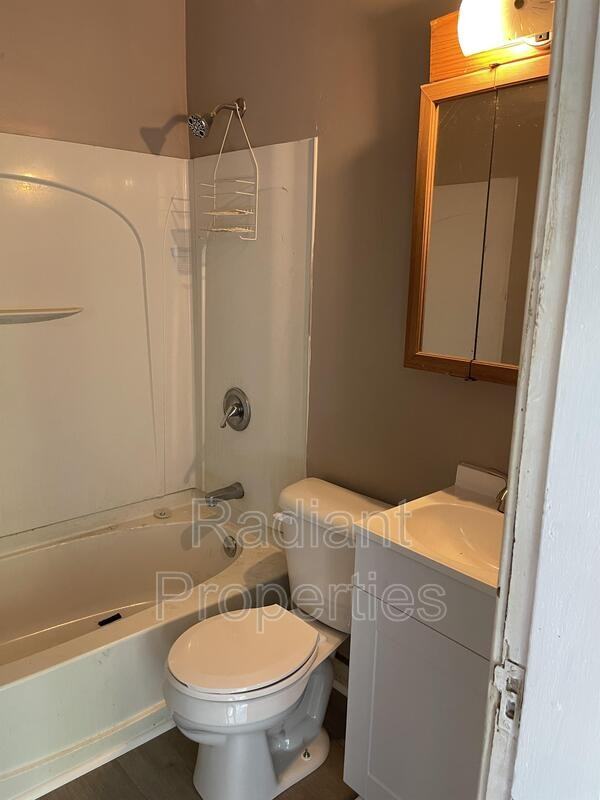 415 Boone St #4 - Photo 7 of 8