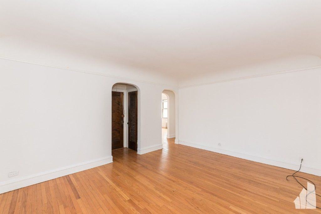 2619 W Berwyn Ave - Photo 3 of 11