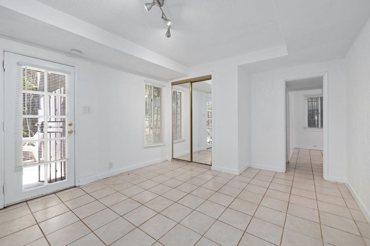 1285 S Dunsmuir Ave - Photo 4 of 11