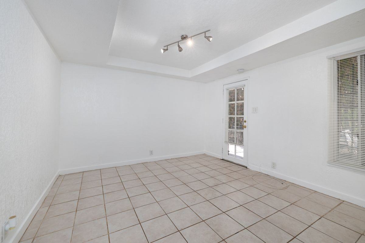 1285 S Dunsmuir Ave - Photo 5 of 11