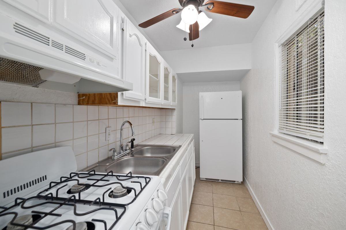 1285 S Dunsmuir Ave - Photo 7 of 11