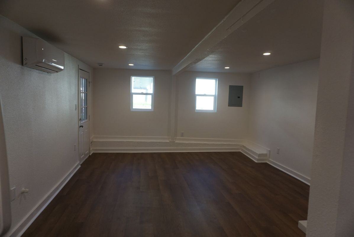 315 Broadway - Photo 4 of 12