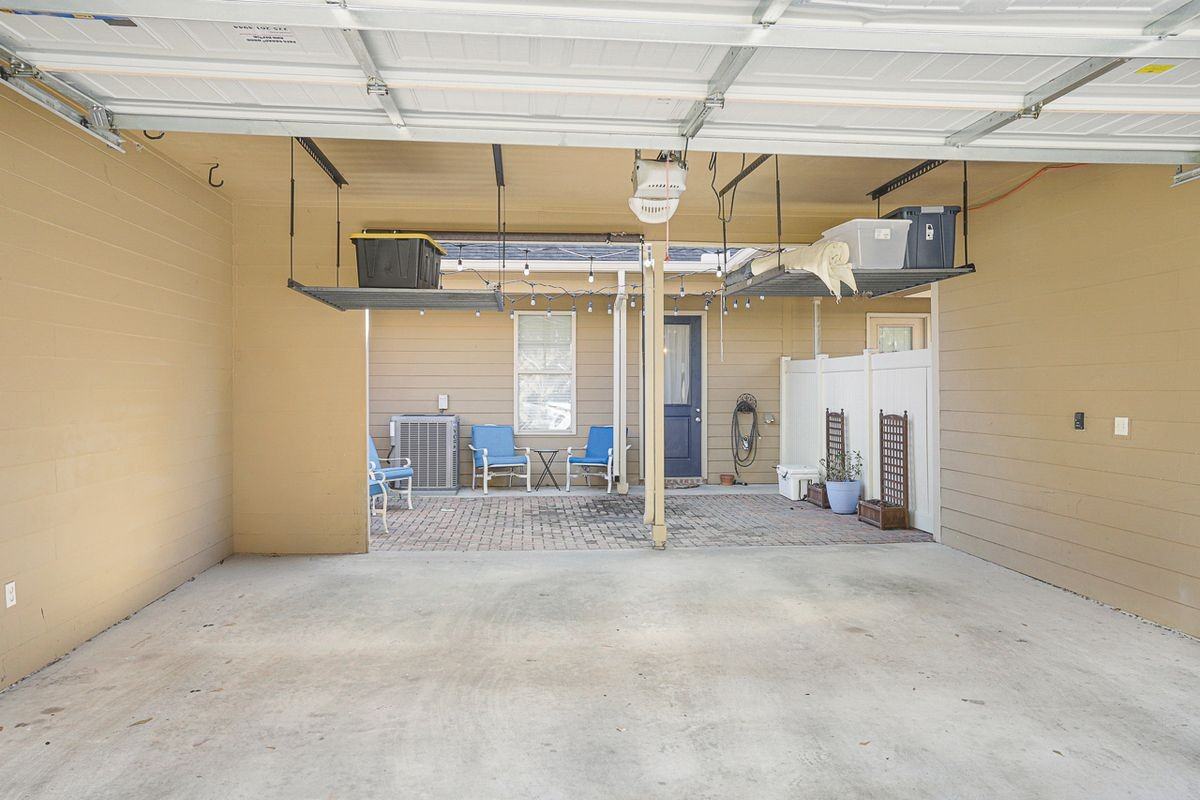 4637 Burbank Dr - Photo 4 of 21