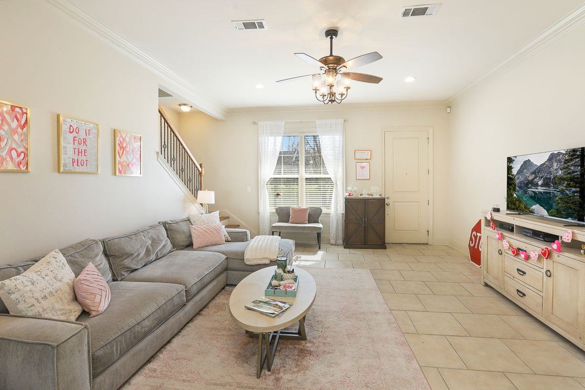 4637 Burbank Dr - Photo 7 of 21