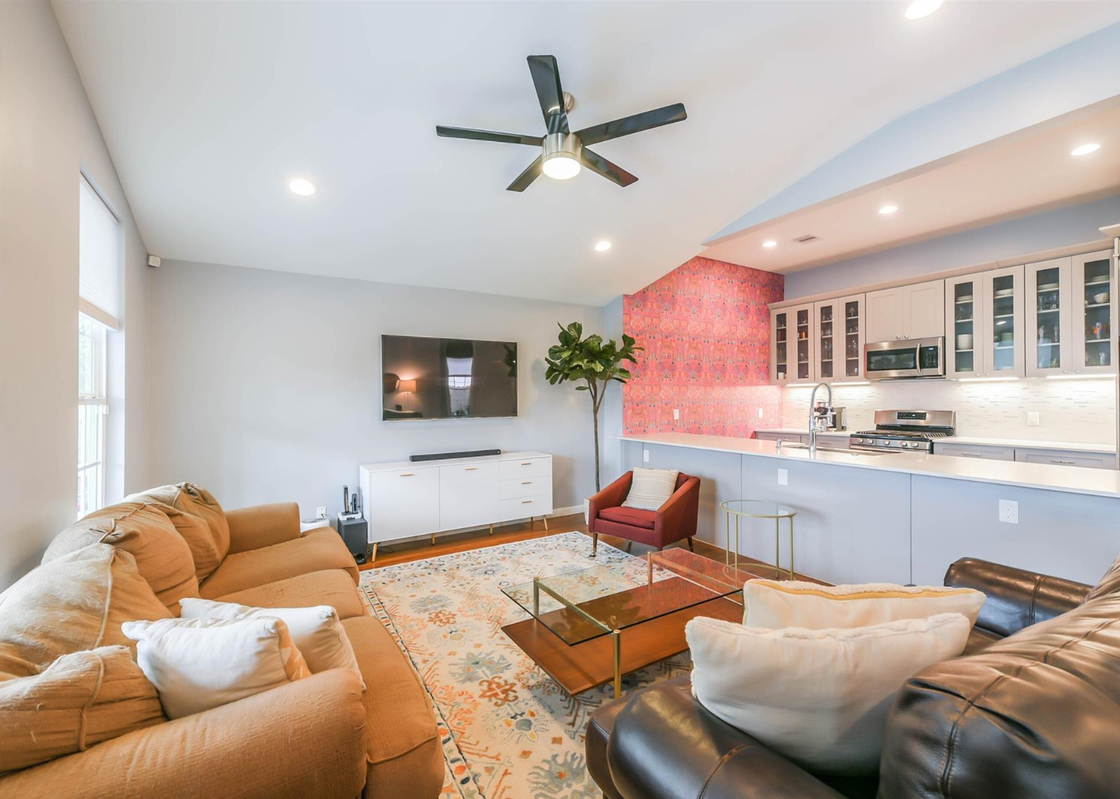 213 N Hutcheson St - Photo 3 of 6