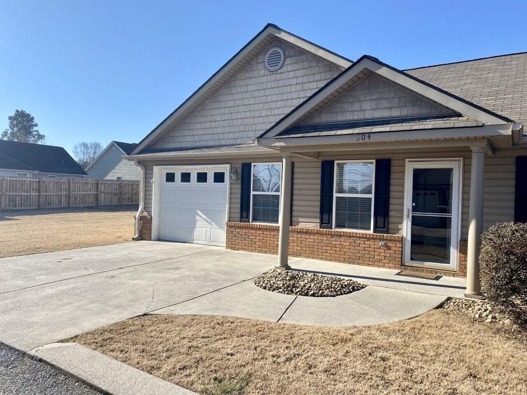 504 Cedar Creek Dr - Photo 2 of 12