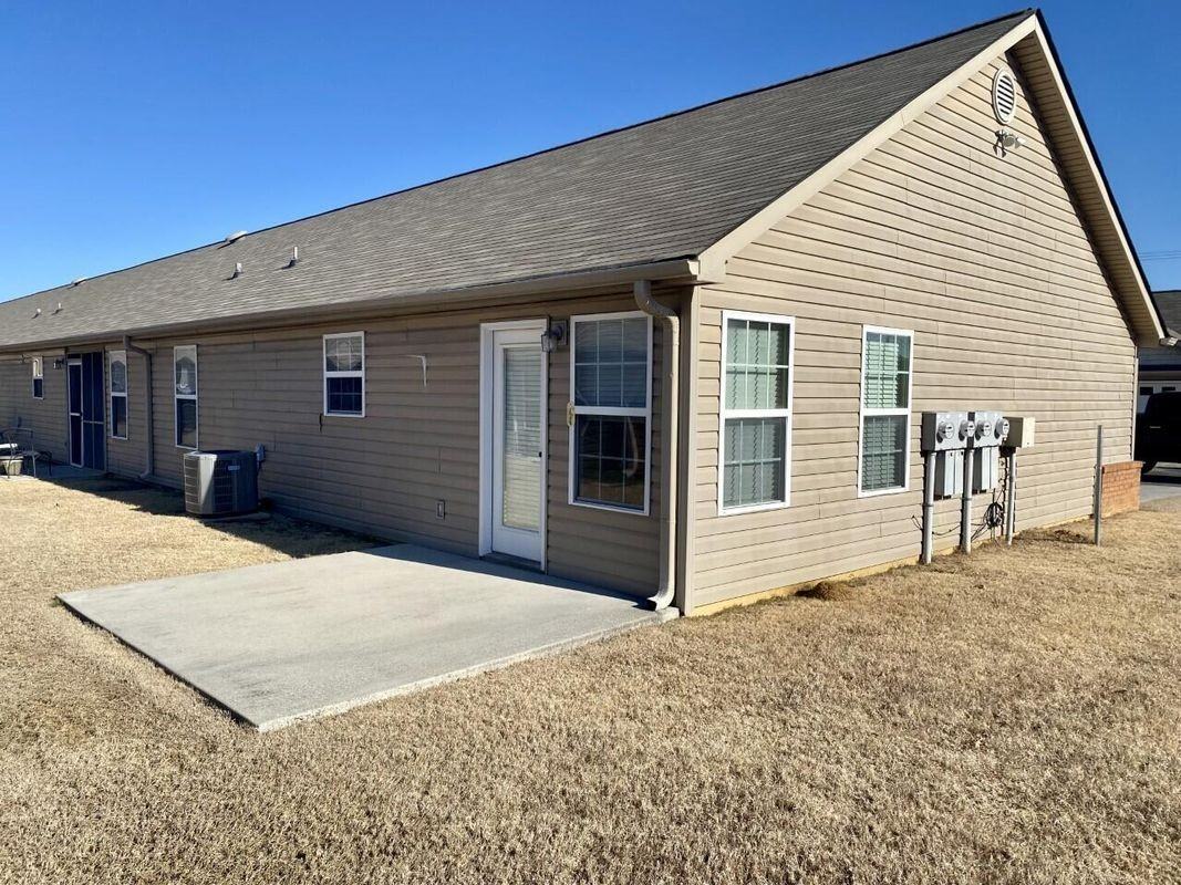 504 Cedar Creek Dr - Photo 3 of 12